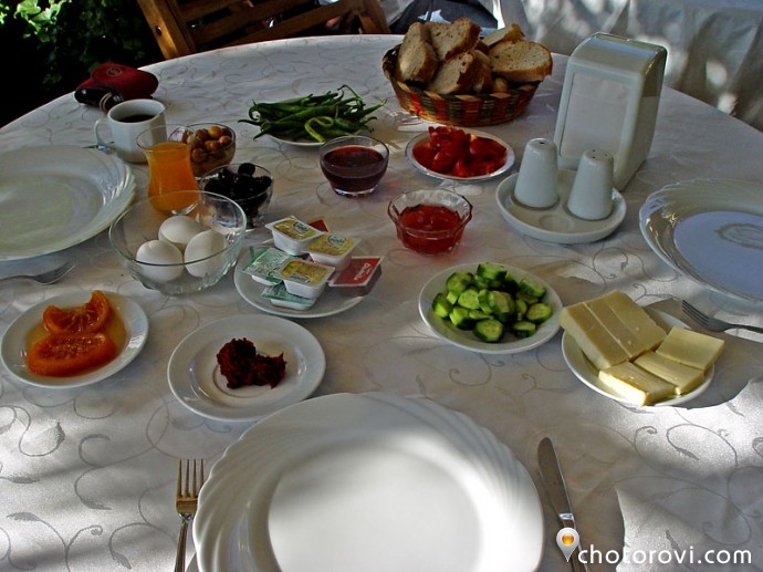 Закуска в Uzun Apart Hotel - Айвалък