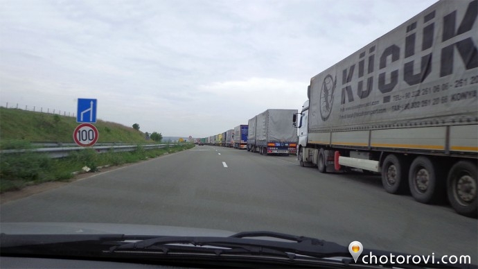 Опашка от тирове на границата